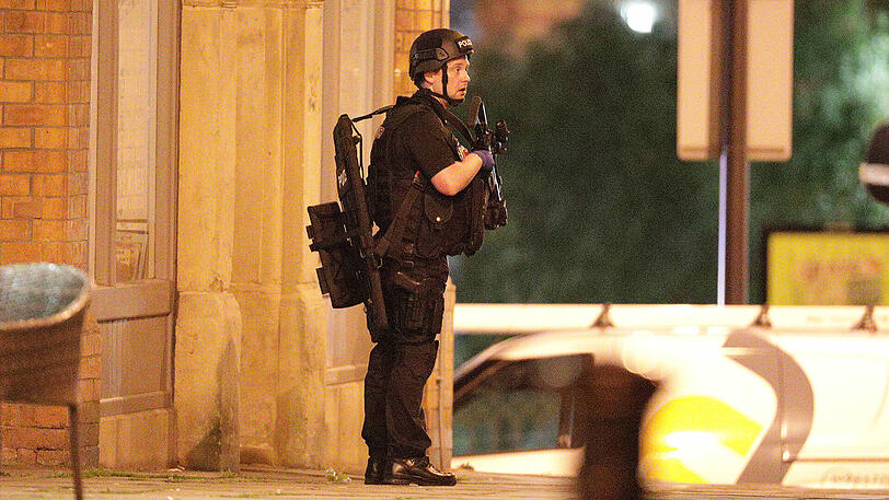 Mindestens 19 Tote nach Explosion bei Ariana-Grande-Konzert. Die ersten Bilder vom Ort des mutmaßlichen Terroranschlags.