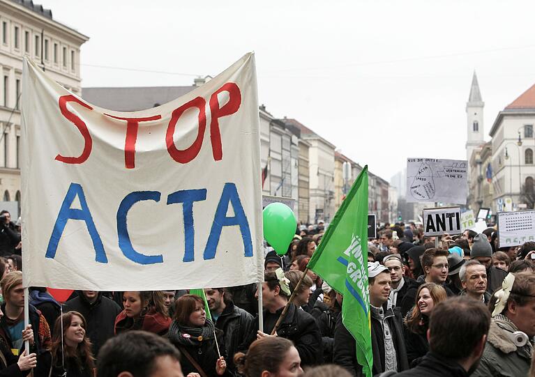 Proteste gegen ACAT lässt die dänische EU-Ratspräsidentschaf kalt: Sie will das Abkommen durchsetzen.