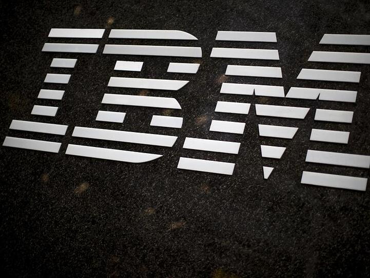 Das Computer-Urgestein IBM hat im ersten Quartal deutliche Geschäftseinbußen hinnehmen müssen und angesichts der Corona-Krise seine Jahresprognose gestrichen.
