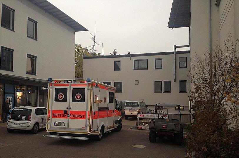 Krankenwagen an der Grünwalder Straße: Wolfi Fendt war gestürzt.