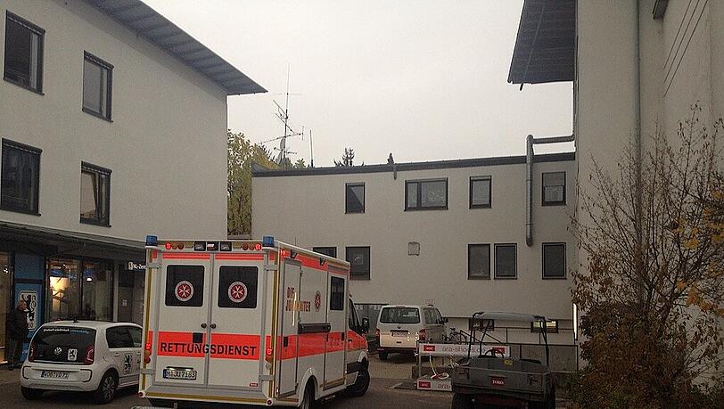 Krankenwagen an der Grünwalder Straße: Wolfi Fendt war gestürzt. Krankenwagen an der Grünwalder Straße: Wolfi Fendt war gestürzt.