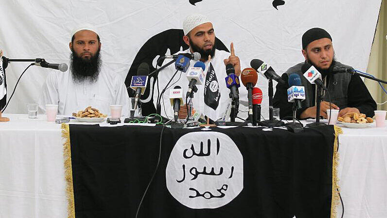 Die Terrorgruppe Ansar-Al Scharia löst sich mit sofortiger Wirkung auf. Die Terrorgruppe Ansar-Al Scharia löst sich mit sofortiger Wirkung auf.