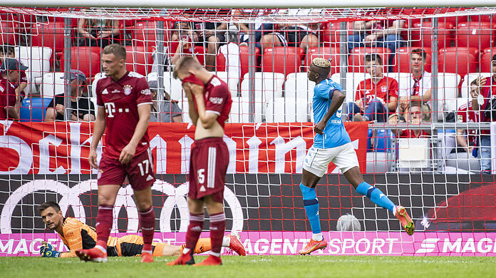 Der FC Bayern verliert den vierten Test gegen den SSC Neapel mit 0:3.