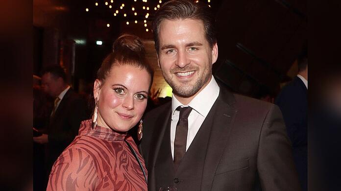 Alexander Klaws mit Ehefrau Nadja bei einem Auftritt in Hamburg.