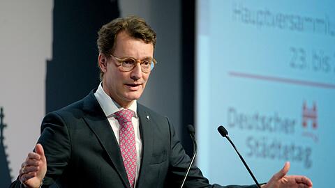 NRW-Ministerpräsident Hendrik Wüst bei der Hauptversammlung des Deutschen Städtetages in Köln.