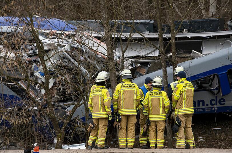 Die Bürger von Bad Aibling möchten sich bei den rund 700 Mitgliedern von Freiwilligen Feuerwehren, Rotem Kreuz, Technischem Hilfswerk und anderen Organisationen für ihren Einsatz nach der Zug-Katastrophe bedanken.