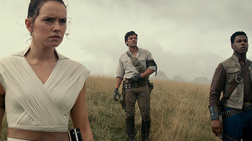 Rey (Daisy Ridley), Poe (Oscar Isaac) und Finn (John Boyega) in "Star Wars: Der Aufstieg Skywalkers"