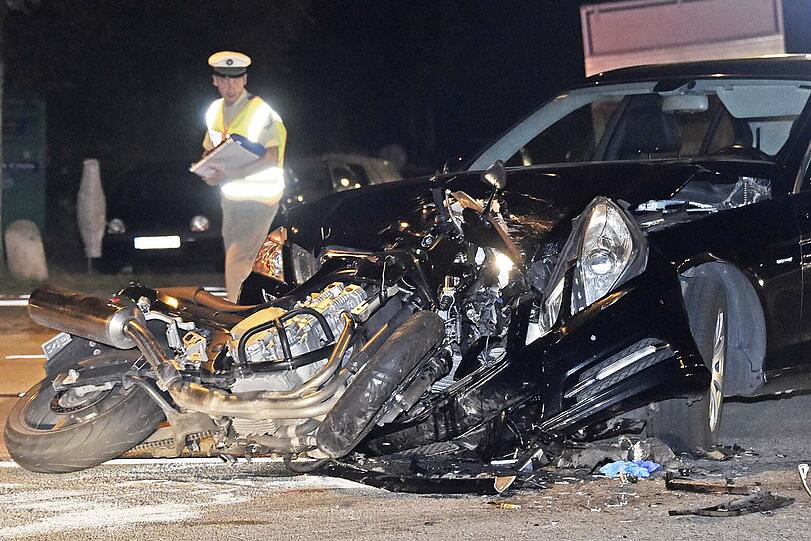 Bei dem Unfall wurde der Motorradfahrer schwer verletzt.