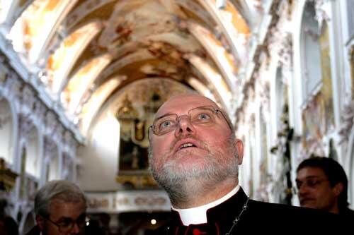 Reinhard Marx bei seinem Antrittsbesuch im Freisinger Dom