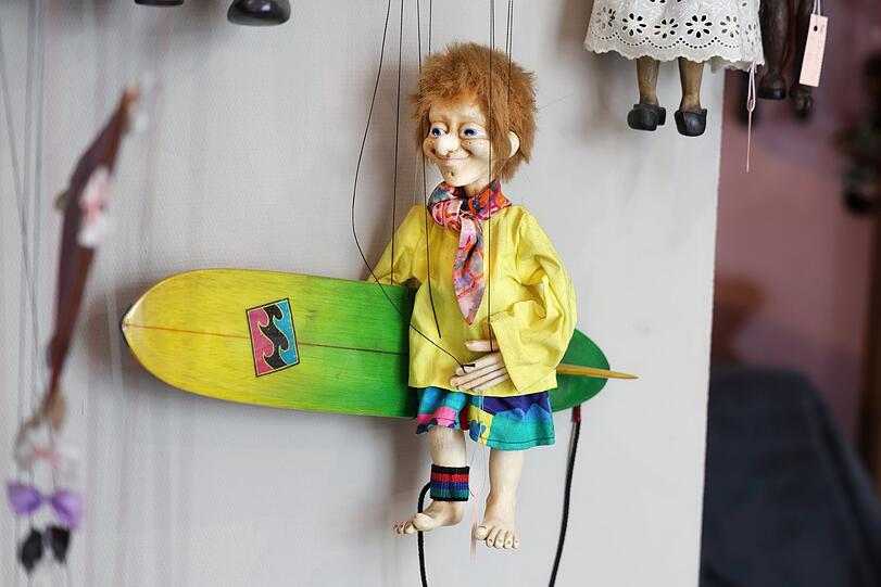 Auch diesen kecken Surfer hat Gertrud Stadler angefertigt.