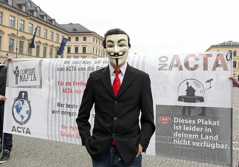 Affige Kostüme, witzige Plakate und viele Masken: Die Bilder von der Anti-ACTA-Demo in München