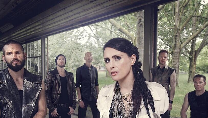 Lässt es mit ihrer Band "Within Temptation" wieder krachen: Sängerin Sharon den Adel Lässt es mit ihrer Band "Within Temptation" wieder krachen: Sängerin Sharon den Adel