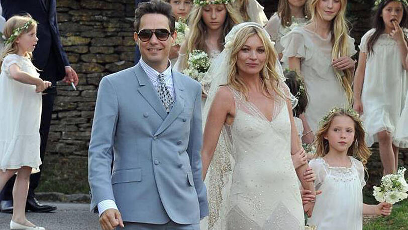 So schön strahlte Kate Moss an ihrer Hochzeit mit Gitarrist Jamie Hince So schön strahlte Kate Moss an ihrer Hochzeit mit Gitarrist Jamie Hince