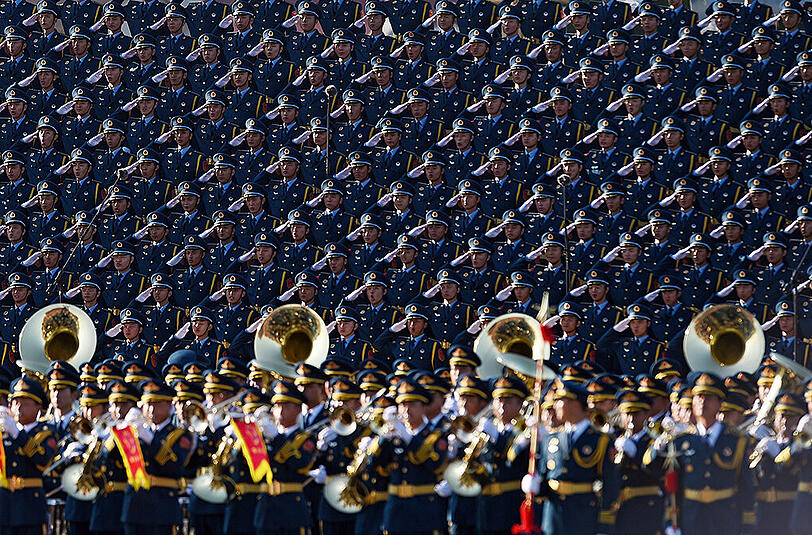 Bei der größten Militärparade seiner Geschichte hat China seine neuen Superwaffen präsentiert.