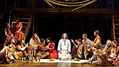 Szene aus "Jesus Christ Superstar" in der vom Komponisten autorisierten Produktion des Deutschen Theaters