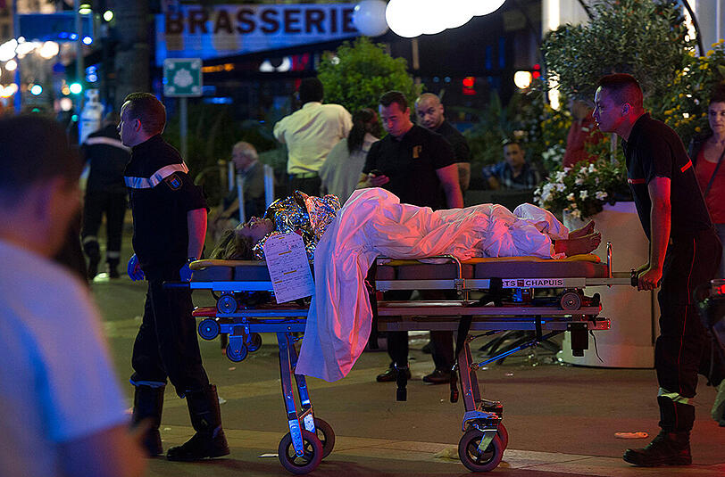 Mindestens 84 Menschen starben infolge des Anschlags in Nizza. Die Zahl der Verletzten steigt immer noch weiter an.