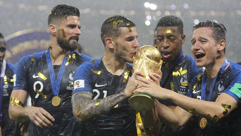 2018 mit Frankreich Weltmeister &ndash; und 2019 Kandidaten beim FC Bayern: Lucas Hernández (2.v.l.) und Florian Thauvin (r.).