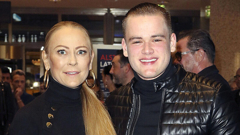 Jenny Elvers und Sohn Paul bei einem Auftritt in Hamburg