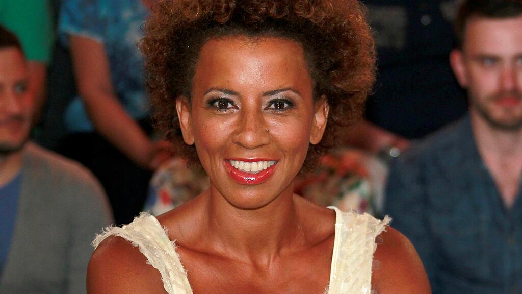 Ungeschminkt im Bikini: Arabella Kiesbauer begeistert Fans ...