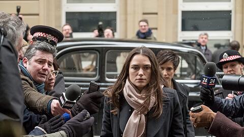 Katharine Gun (Keira Knightley) ist auf dem Weg zum Gericht: Sie muss sich für ihren Geheimnisverrat rechtfertigen.