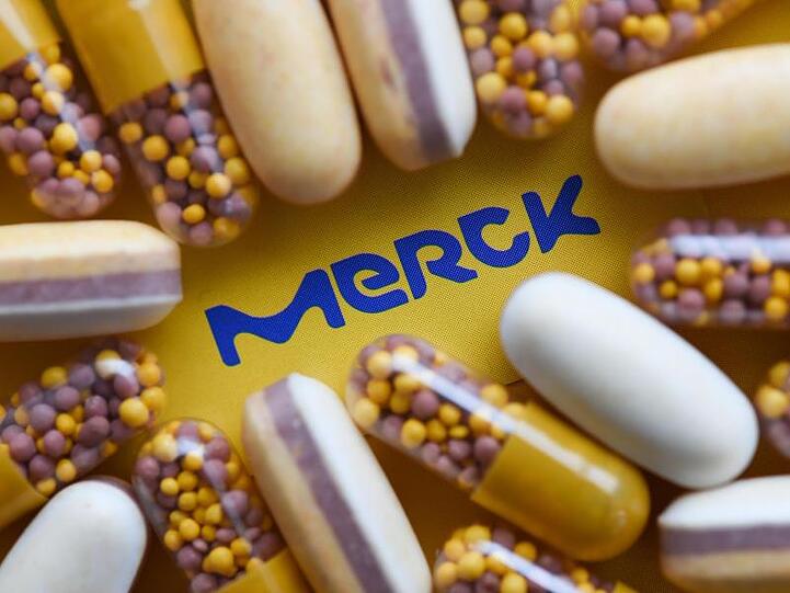 Merck hatte jüngst überraschend 5,2 Milliarden Euro in bar für Versum geboten. Der Halbleiterzulieferer soll das schwächelnde Geschäft der Darmstädter mit Spezialchemie stärken.