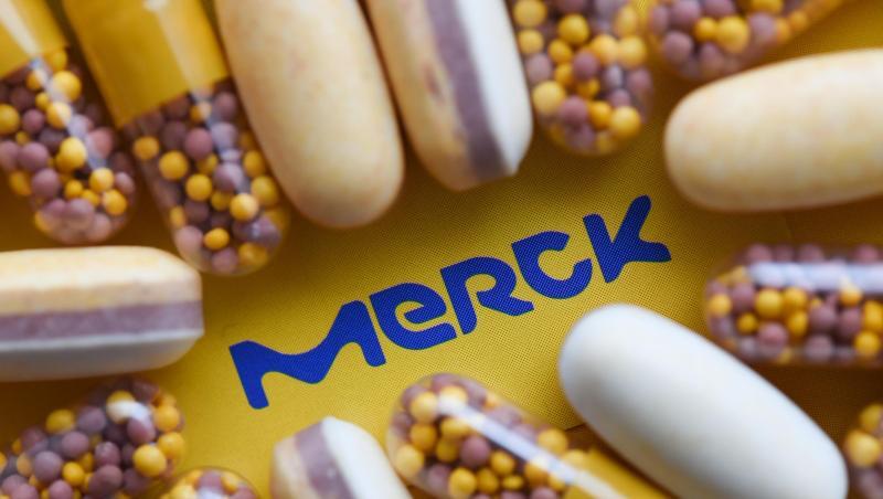 Merck hatte jüngst überraschend 5,2 Milliarden Euro in bar für Versum geboten. Der Halbleiterzulieferer soll das schwächelnde Geschäft der Darmstädter mit Spezialchemie stärken. Merck hatte jüngst überraschend 5,2 Milliarden Euro in bar für Versum geboten. Der Halbleiterzulieferer soll das schwächelnde Geschäft der Darmstädter mit Spezialchemie stärken.
