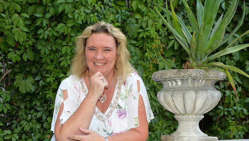 "Ich bin heilfroh, dass die zwei Krebsherde so schnell ans Licht kamen": Kerstin Schreyer beim AZ-Interview im Garten des Hotels Opera im Lehel.