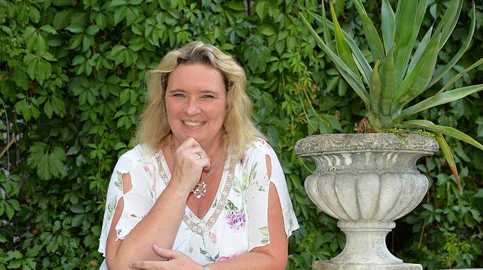 "Ich bin heilfroh, dass die zwei Krebsherde so schnell ans Licht kamen": Kerstin Schreyer beim AZ-Interview im Garten des Hotels Opera im Lehel.