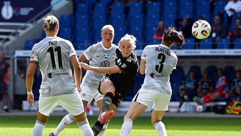 Der Klassiker des deutschen Frauenfußballs: Bayern München gegen den VfL Wolfsburg - hier beim Supercup-Finale im August.