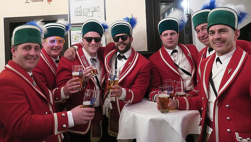 Prost - auf unseren einzigartigen Ball! Im Augustiner Stammhaus feierten die Sch&auml;ffler ausgelassen mit ihren Familien, Freunden und Fans.