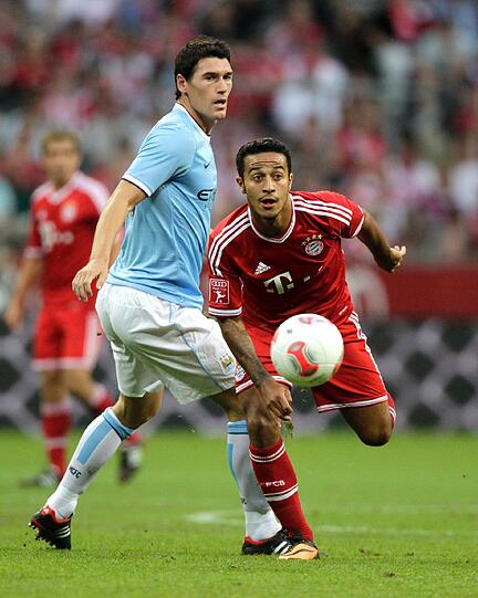 THIAGO ALCÁNTARA, NOTE 3. Schöne Technik, schöne Pässe. Nicht mehr so dominant wie bei seinen Auftritten als alleiniger Sechser.