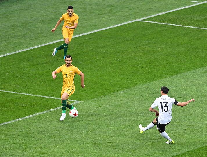 LARS STINDL NOTE 2: Erzielte nach schöner Vorbarbeit von Brandt im dritten Länderspiel sein erstes Tor für die Nationalelf. Sein Querpass zum einschussbereiten Draxler wurde gerade noch geklärt (40.). Schöner Doppelpass mit Goretzka vorm Elfmeter.