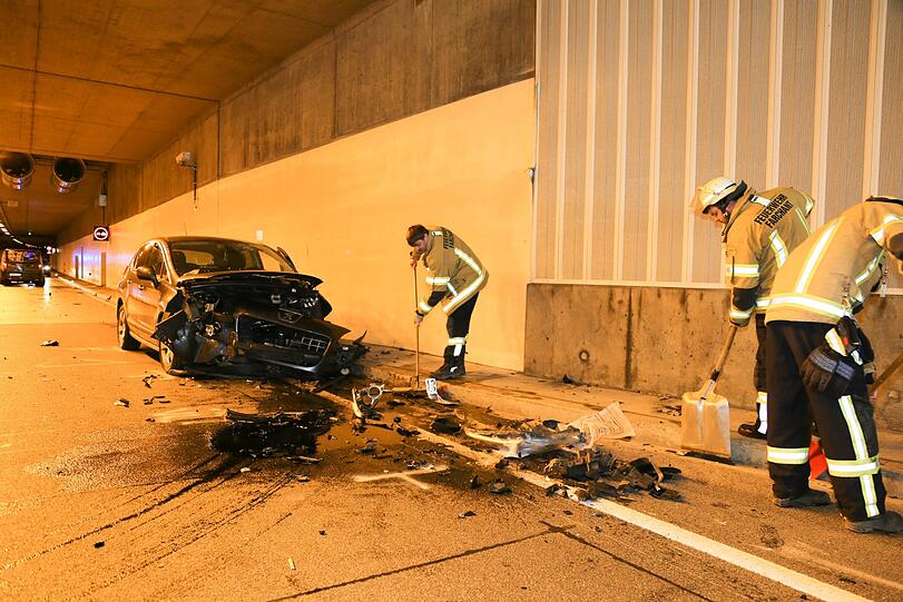 Die Bilder vom schweren Unfall im Farchanter Tunnel auf der B2.