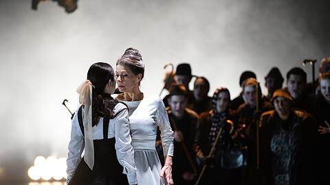 Céline Akcag_und Heike Grötzinger in der Oper "L'ancetre" im Prinzregententheater.