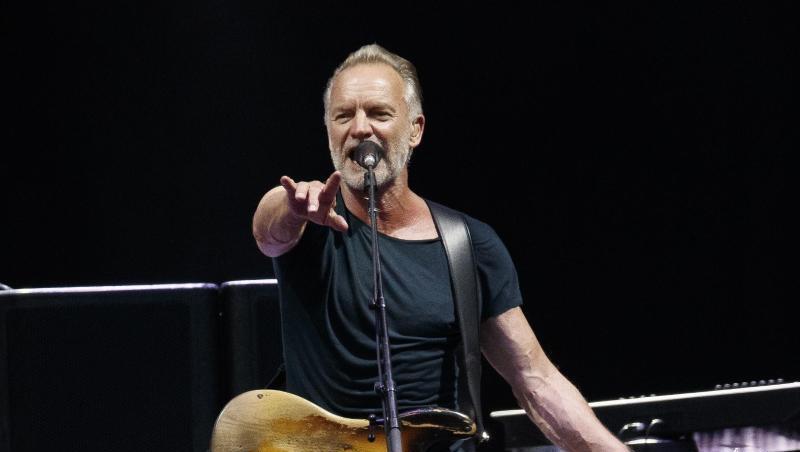 Der Britische Sänger Sting performt während seiner "My Songs" Tour. Der Britische Sänger Sting performt während seiner "My Songs" Tour.
