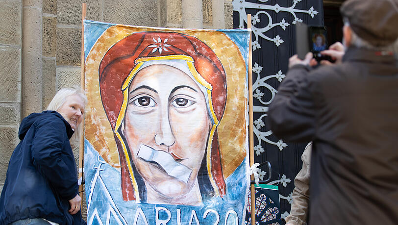 Neue Gruppe der Fraueninitiative Maria 2.0 in München: 40 Mitglieder setzen sich für Themen wie eine andere Rolle von Frauen in der katholischen Kirche und die Bekämpfung überkommener und problematischer Strukturen ein.
