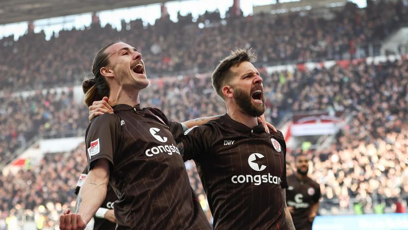 Der FC St. Pauli festigt seine Tabellenführung.
