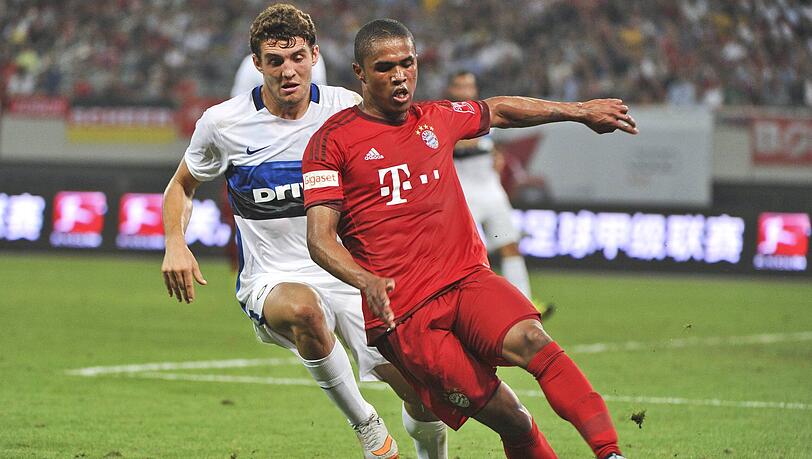 Douglas Costa: Einst geholt als gefeierter Mann konnte er die Leistungen zu Anfangszeiten nicht mehr auf den Platz bringen. Douglas Costa: Einst geholt als gefeierter Mann konnte er die Leistungen zu Anfangszeiten nicht mehr auf den Platz bringen.
