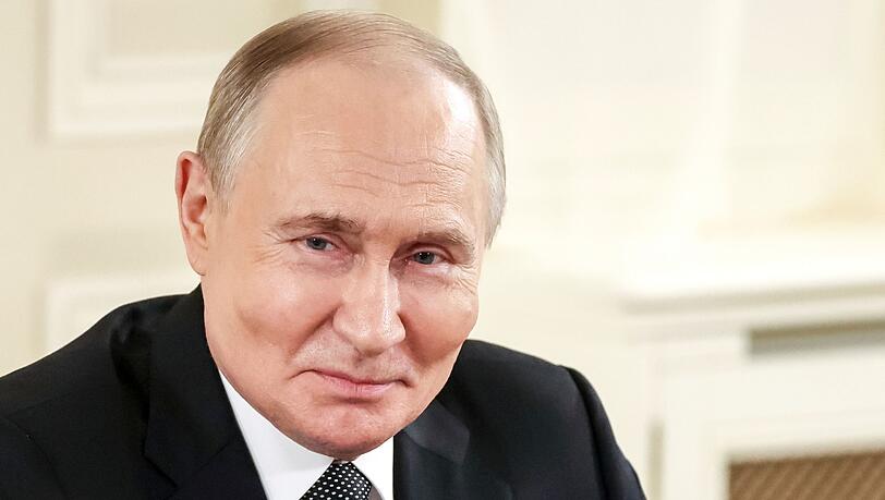Dass er zweifacher Großvater ist, hatte Putin bereits früher erwähnt - ohne Namen oder Alter der Enkel zu nennen.