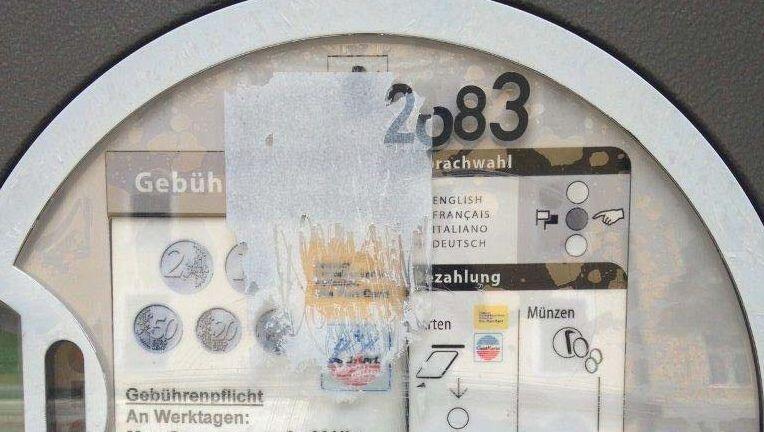 Parkautomat in der Maistraße: "Automat wechselt nicht". Parkautomat in der Maistraße: "Automat wechselt nicht".