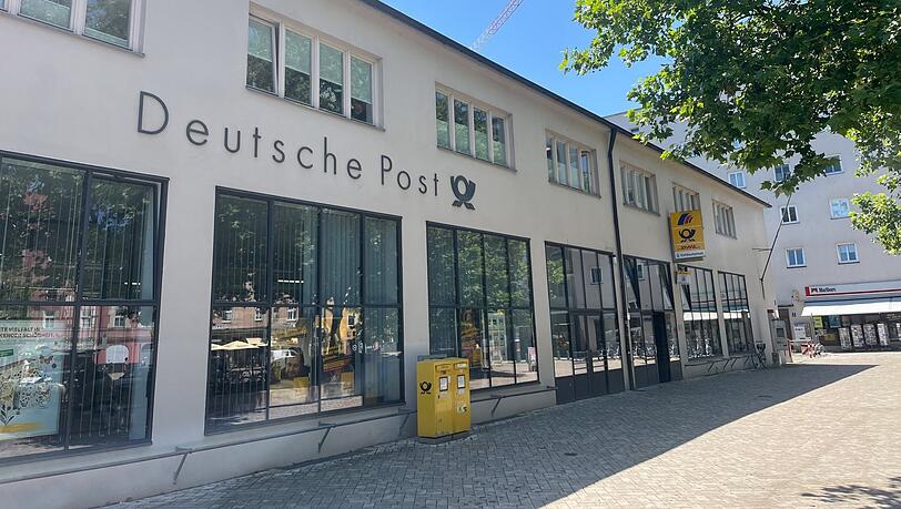 "Mobile First", soll die künftige Devise der Postbank sein. Deswegen ist hier am Harras bald Schluss. "Mobile First", soll die künftige Devise der Postbank sein. Deswegen ist hier am Harras bald Schluss.