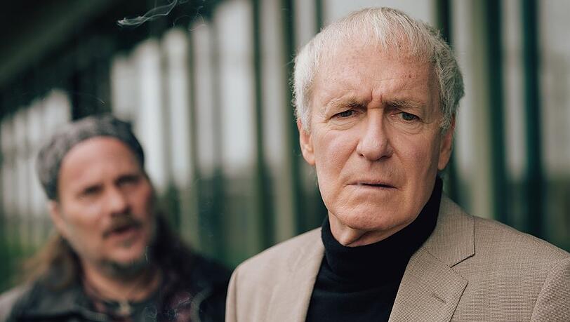 Star-Anwalt Rainer Benzinger (August Zirner) wird von seiner Vergangenheit brutal eingeholt.