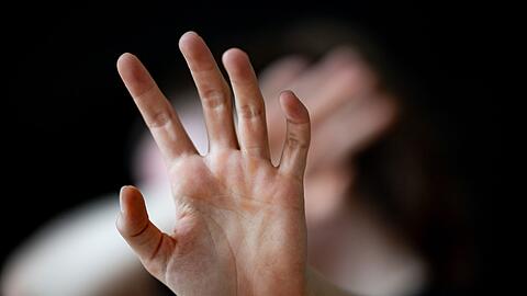 Gewalt gegen Frauen sei ein zunehmendes gesellschaftliches Problem, sagt Michael Kretschmer vom Bundeskriminalamt. (Symbolbild)