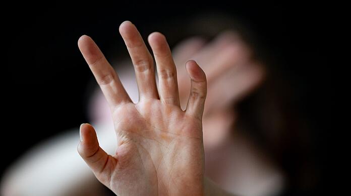 Gewalt gegen Frauen sei ein zunehmendes gesellschaftliches Problem, sagt Michael Kretschmer vom Bundeskriminalamt. (Symbolbild)