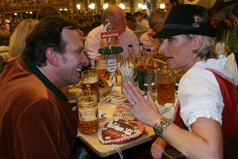 AZ-Chefredakteur Arno Makowsky im Gespräch mit Claudia Jung.