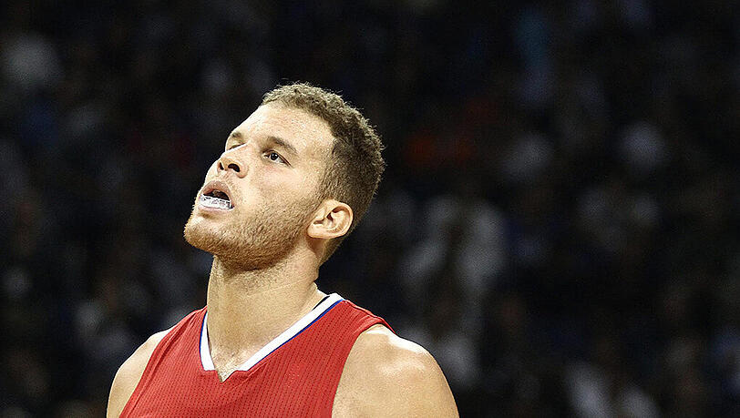 Superstar Blake Griffin schlägt im Streit mit dem Assistenz-Zeugwart der Clippers mehrfach zu und bricht sich die Hand. Superstar Blake Griffin schlägt im Streit mit dem Assistenz-Zeugwart der Clippers mehrfach zu und bricht sich die Hand.