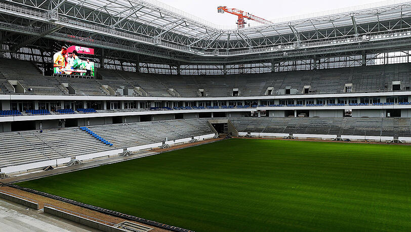 Das Stadion in Kaliningrad ist noch nicht ganz fertig, da macht sich der Bürgermeister der Stadt schon Gedanken über das Verhalten seiner Bürger. Das Stadion in Kaliningrad ist noch nicht ganz fertig, da macht sich der Bürgermeister der Stadt schon Gedanken über das Verhalten seiner Bürger.