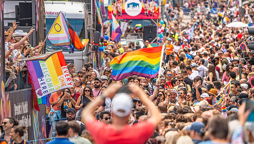 Beim CSD 2024 sind etwa 100.000 Teilnehmer durch die Münchner Innenstadt gezogen.