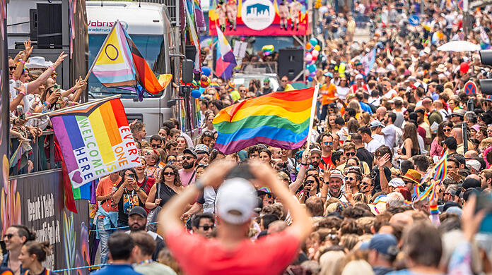 Beim CSD 2024 sind etwa 100.000 Teilnehmer durch die Münchner Innenstadt gezogen.