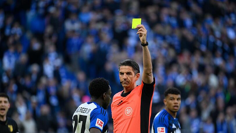 Schiedsrichter Deniz Aytekin erlebte eine kuriose Szene in Hamburg. Schiedsrichter Deniz Aytekin erlebte eine kuriose Szene in Hamburg.